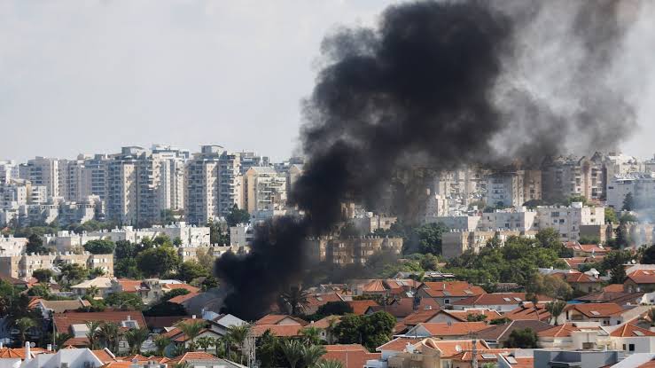 Israeli Death Toll Rises to Over 300 in Ongoing Conflict with Hamas in Gaza